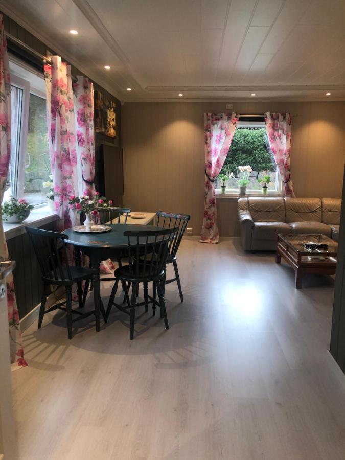 Appartamento Den Gule Huset Lyngdal Esterno foto